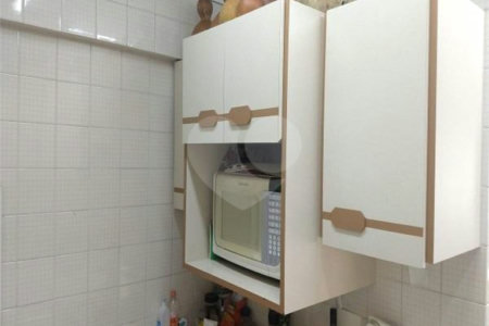 Apartamento na Vila Nova Conceição de 100m2 com 2 dorms, 1 suíte , 3 banheiros, 2 vagas. Estuda permuta.