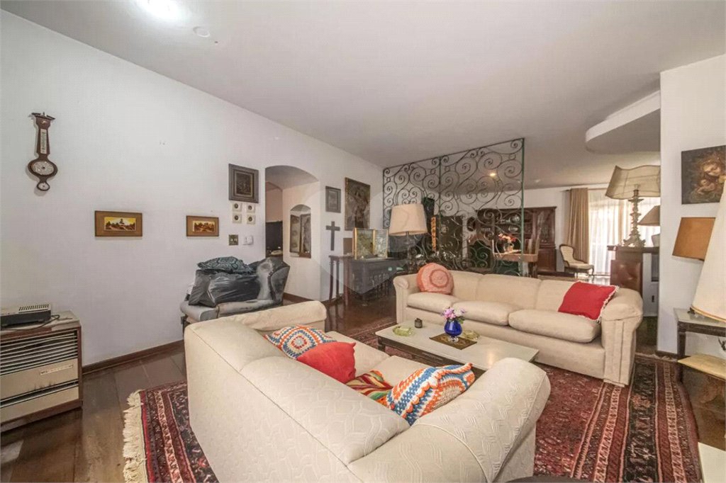 Casa Alto Padrão.Localização excelente. Venha conhecer. Agende uma visita.