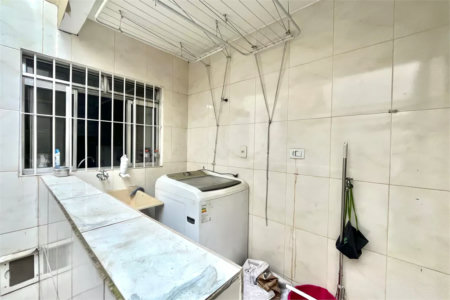 Sobrado espaçoso à venda com 220m² no Planalto Paulista