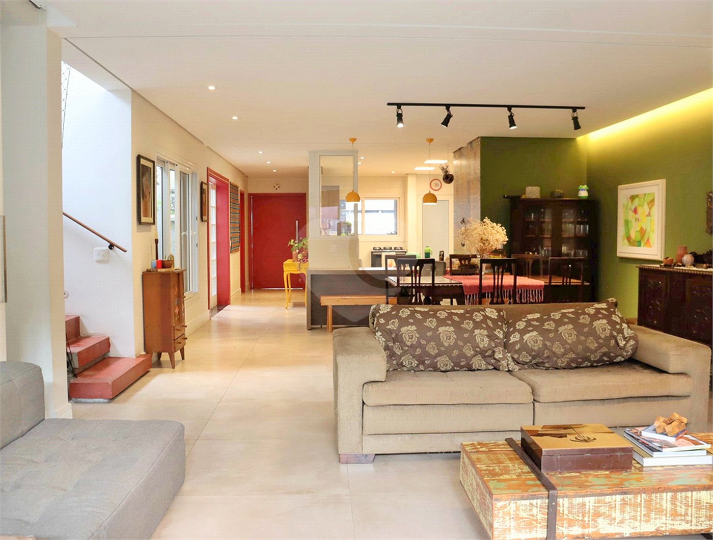 Casa Nova na Saúde c/380m2 de construção - 6 Quartos/4 suítes/4 Vagas na garagem