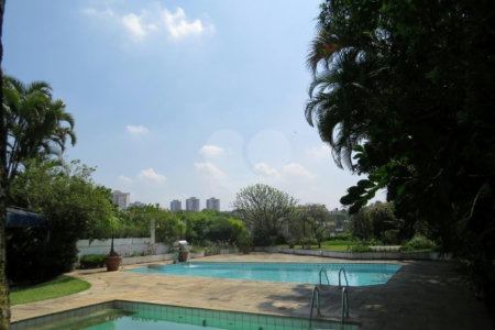 Casa de Vila à venda com 4 suítes em Morumbi, São Paulo, SP