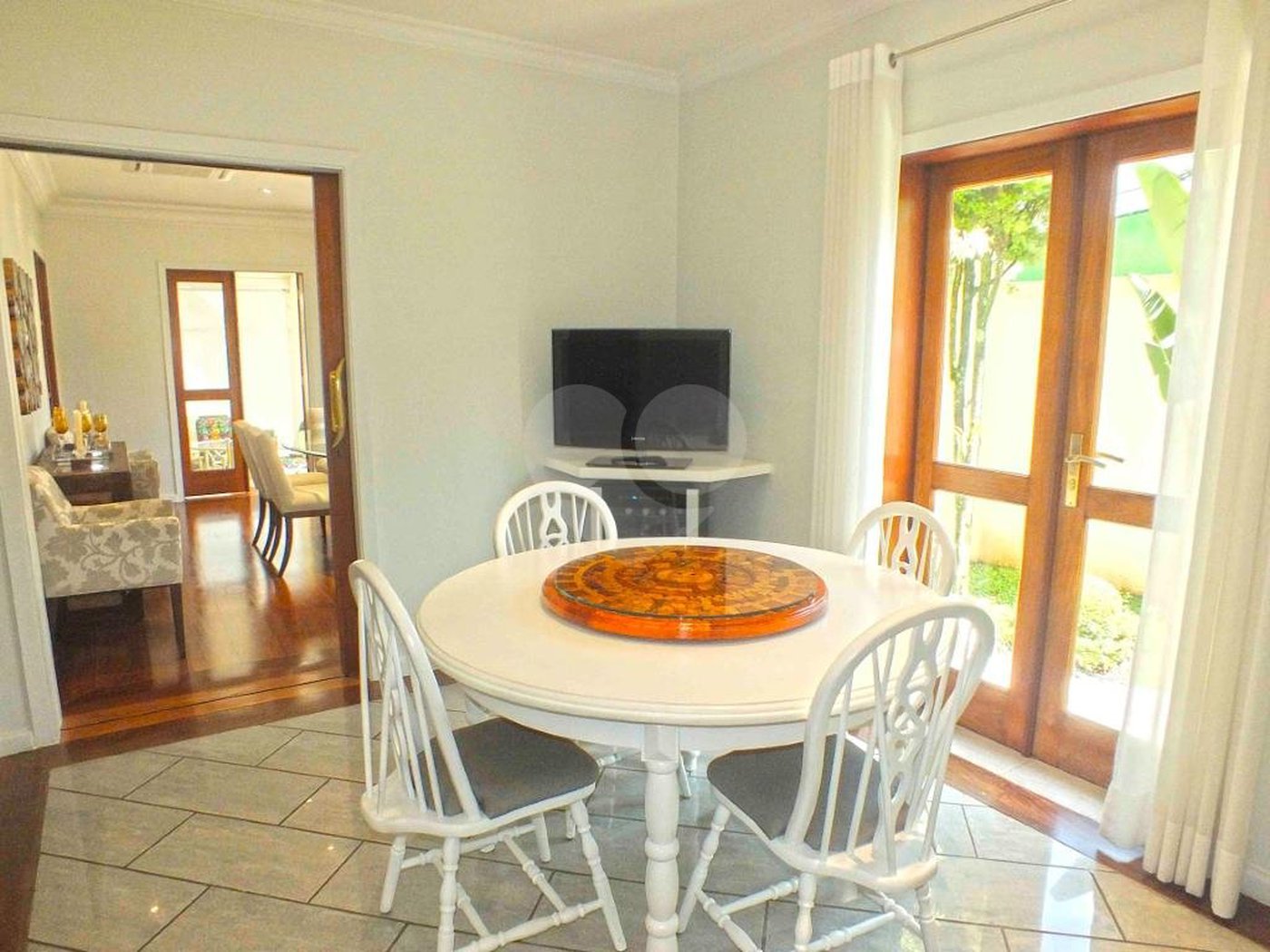 Casa à venda com 5 suítes no condomínio Vilaggio Monte Alegre, São Paulo - SP