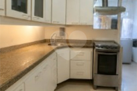 Apartamento com 3 dormitórios e 1 vaga fixa, em região tranquila perto da Av. Washingtonís e de diversos serviços. Ideal para quem quer morar bem e com comodidade.