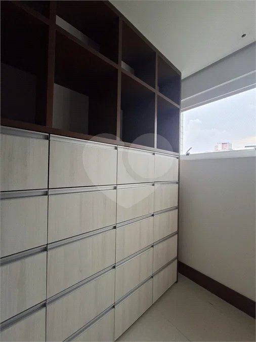 SALA COMERCIAL DE 90 M² COM 12 BAIAS, SALA DE REUNIÃO, AR-CONDICIONADO CENTRAL E 2 VAGAS!