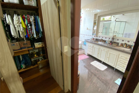 Casa térrea no Condomínio Parque Faber I