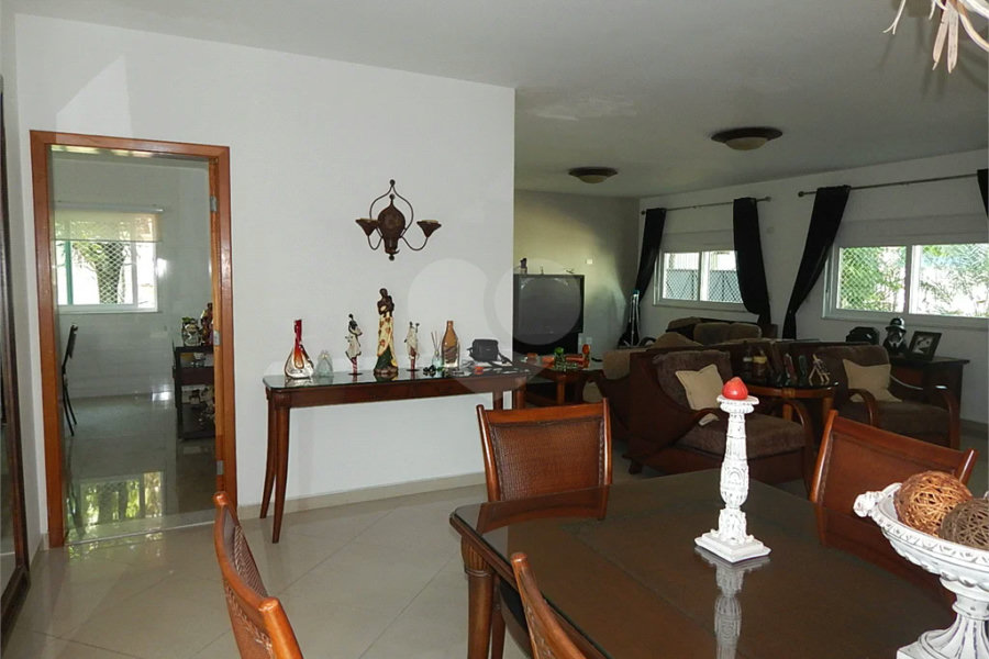 Casa em condomínio fechado no Jardim Floresta, 3 suítes, área gourmet, piscina, 4 vagas.