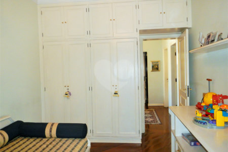 Apto na Vila Mariana c/270m2 - 4 Quartos/3 Suítes/5 Vagas de garagem - metrô Santa Cruz