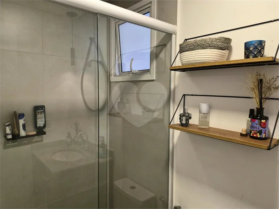 Oportunidade na Vila Leopoldina!! Apartamento com dois dormitórios, sendo uma suíte, dois banheiros, e com duas vagas.