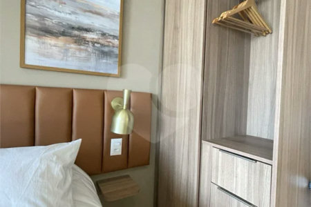 Apartamento mobiliado no Planalto Paulista com 1 dormitório e varanda.