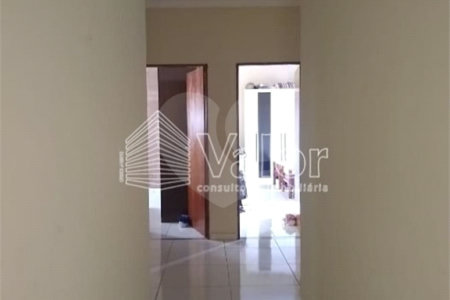 Casa Térrea com 3 dormitórios, sendo 1 suíte.