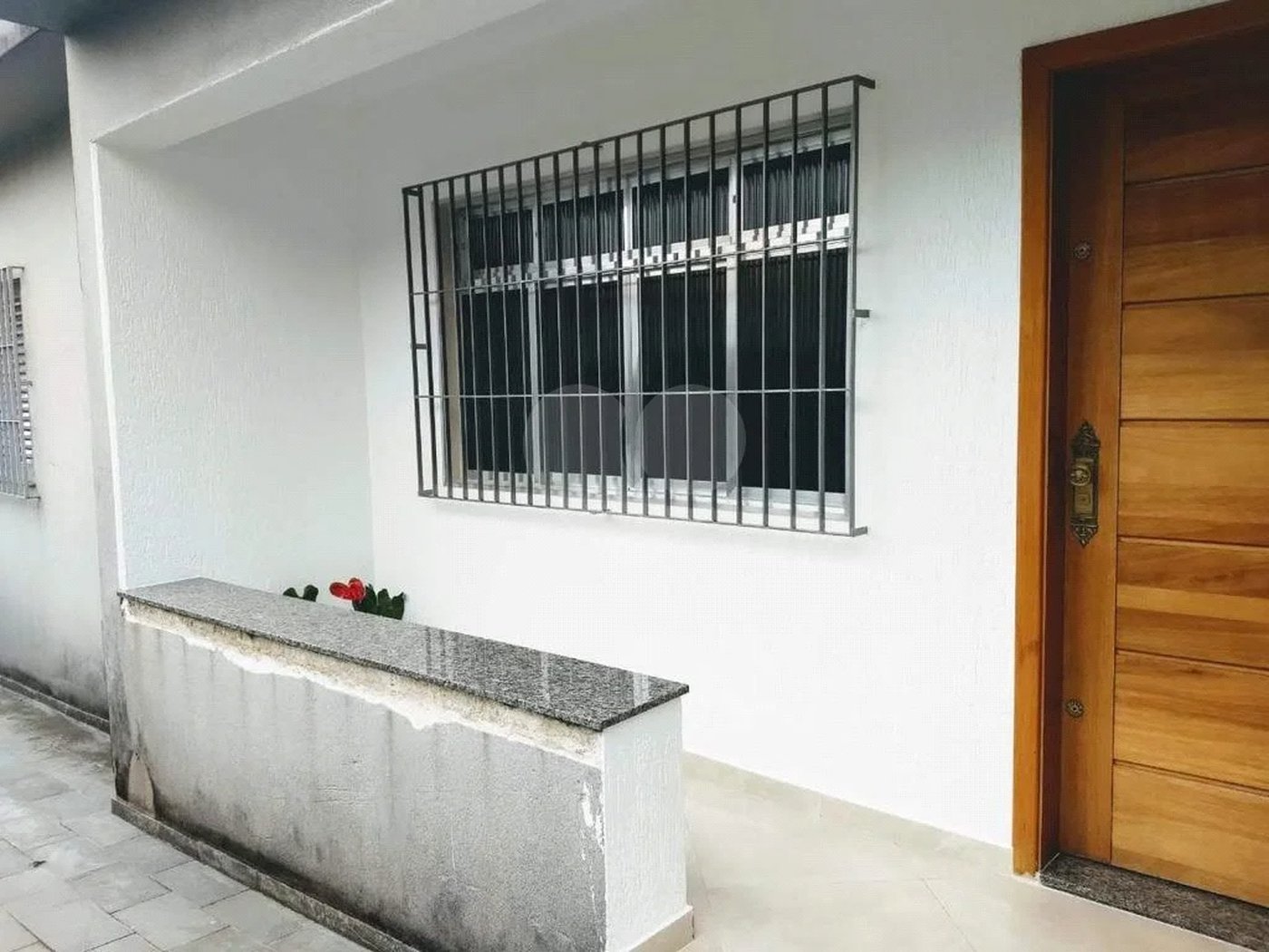 CASA TÉRREA À VENDA NA MOOCA - COM PORTEIRA FECHADA.