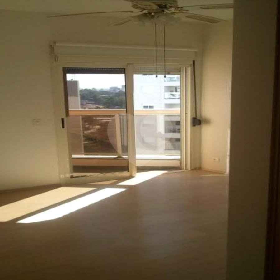 Apartamento à venda 230m² com 4 quartos, 2 suítes e 3 vagas de garagem no Morumbi