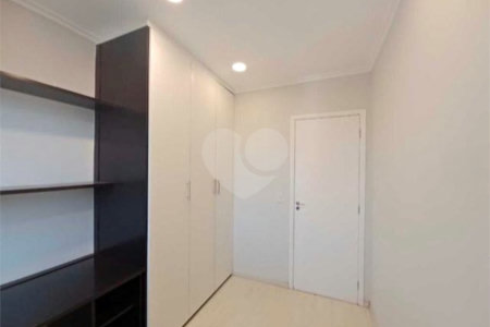 Apartamento no Edifício Torres di Itália.