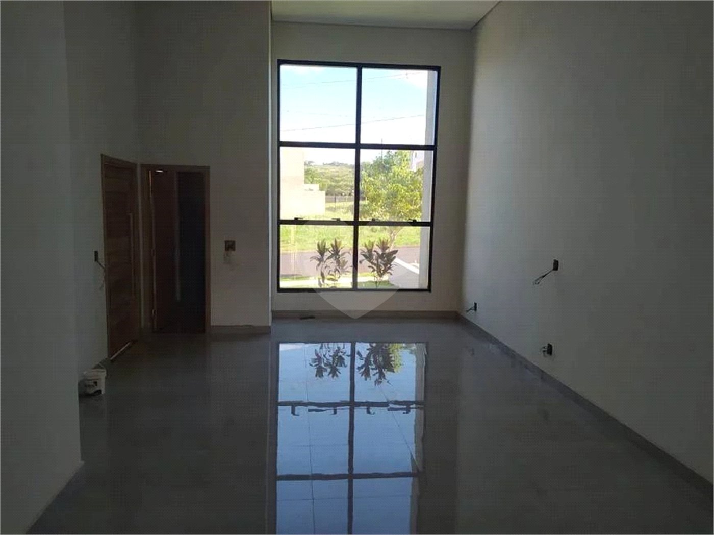 Casa térrea no Condomínio Reserva Imperial.