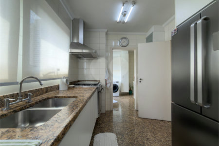 Apartamento com 190 metros 3 suítes 4 vagas de garagem