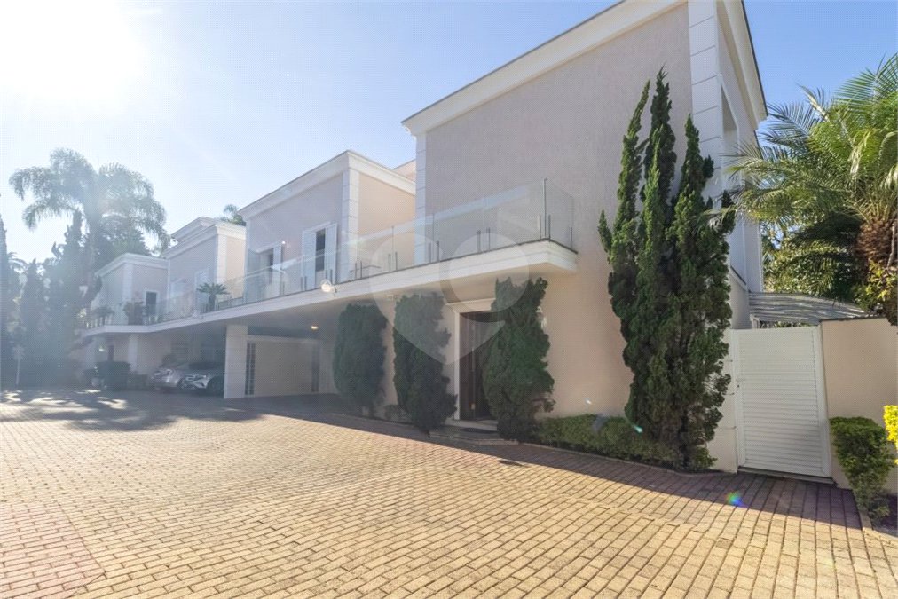Casa à venda com 4 quartos, sendo 2 suítes, no condomínio Stephanie, São Paulo - SP