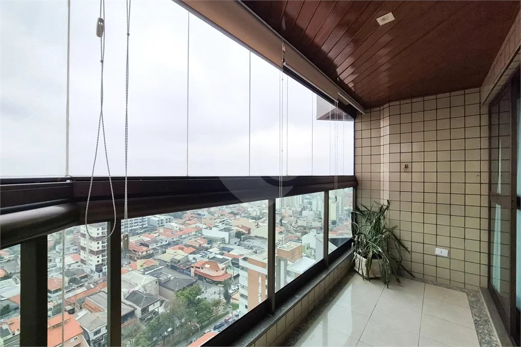 Cobertura sofisticada no Jardim do Mar, em São Bernardo do Campo, com 4 dormitórios, closet, hidromassagem, varanda, 5 vagas de garagem e lazer completo. Ideal para quem busca conforto e exclusividade.