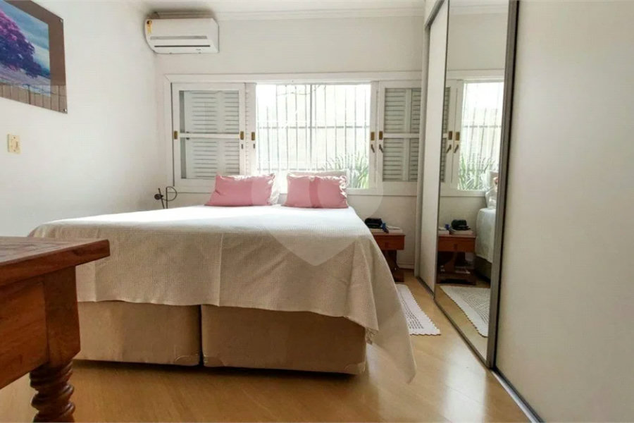 Casa à venda com 3 quartos, sendo 1 suíte,  em Vila Paulista, São Paulo, SP