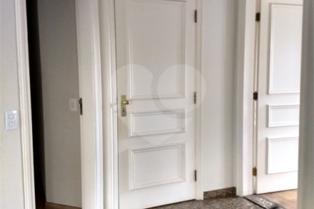 APARTAMENTO ALTO PADRÃO NA ACLIMAÇÃO A 36% ABAIXO DO VALOR DE MERCADO.