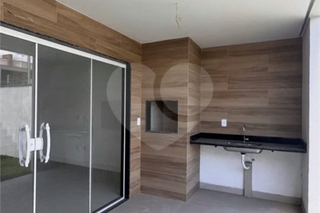 Casa duplex com 4 quartos, piscina e área gourmet, em condomínio com lazer completo e localização estratégica ao lado do Park Shopping.