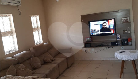 Casa à venda com 3 quartos, sendo 1 suíte, em Jardim Acapulco, São Carlos, SP