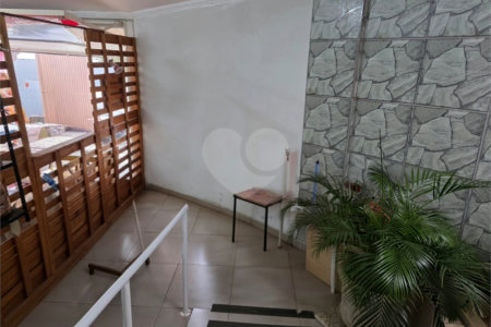 Casa com edícula no Abdelnur.