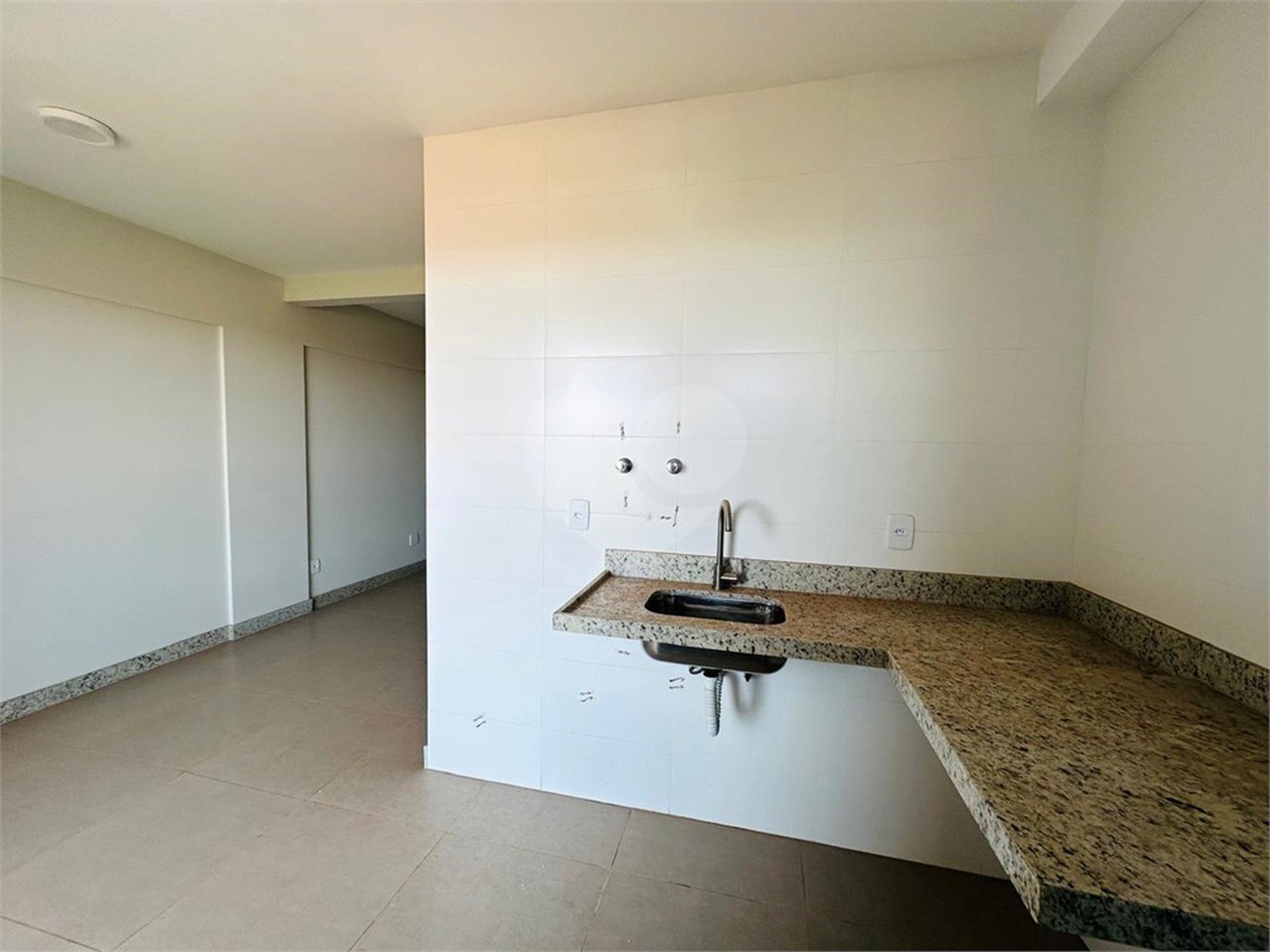 Apartamento com 2 dormitórios, sendo 1 suíte