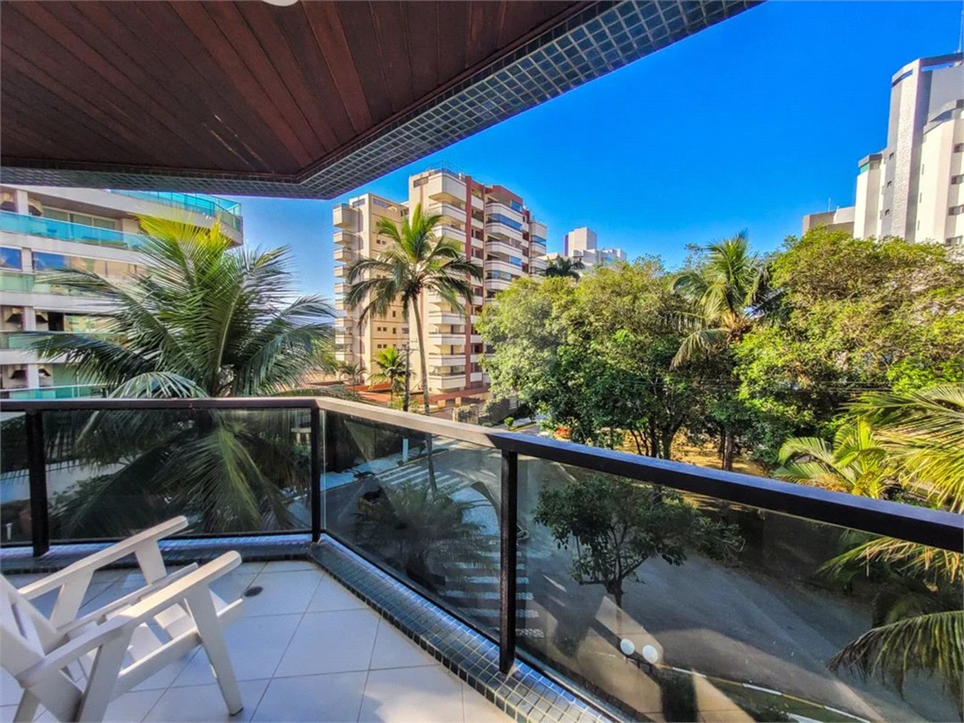 Apartamento à venda com 5 quartos, sendo 3 suítes,  em Riviera de São Lourenço, Bertioga, SP