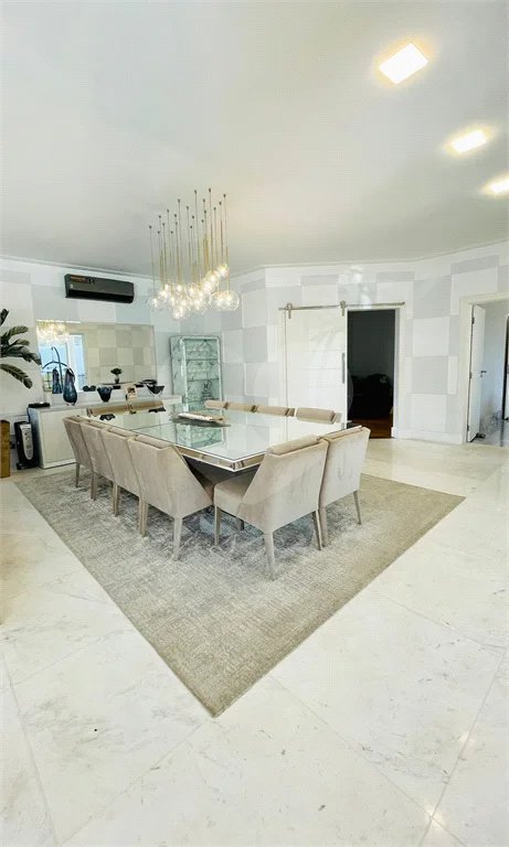 Belíssima casa à venda com 700 m² no Condomínio Tamboré, em Alphaville!!!