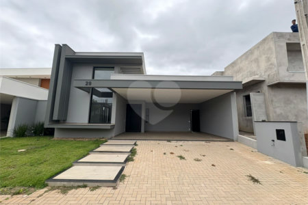Casa á venda no condomínio Damha IV