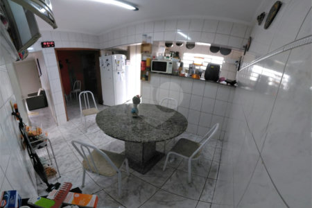 Sobrado com 3 suítes.