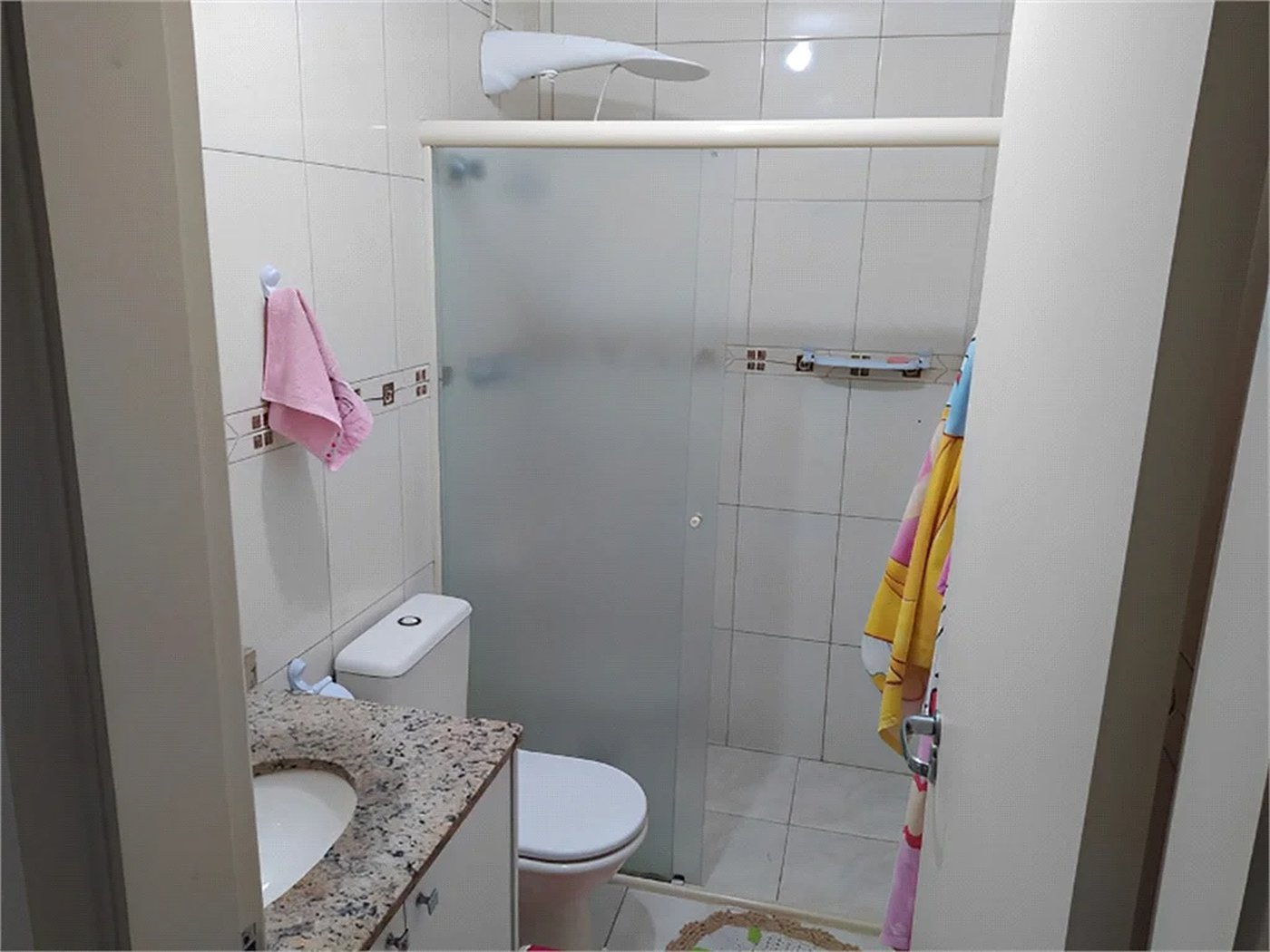 Sobrado Impecável em Condomínio Fechado com 170m2