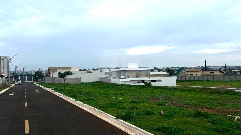 Terreno a venda no Condomínio Monte das Araucárias