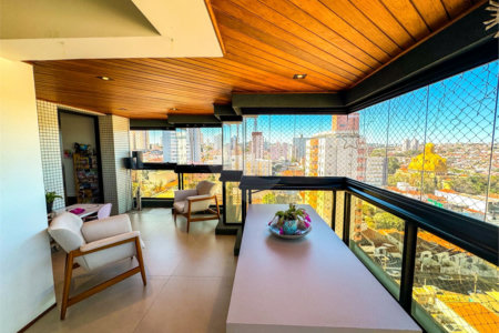 Apartamento à Venda no Centro de São Carlos - com 3 Suítes.