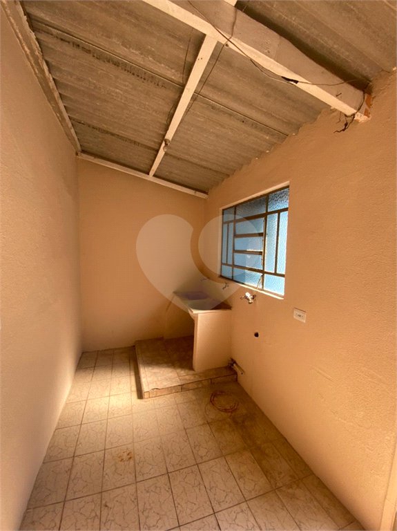 Casa Térrea com 3 dormitórios, sendo 2 suítes.