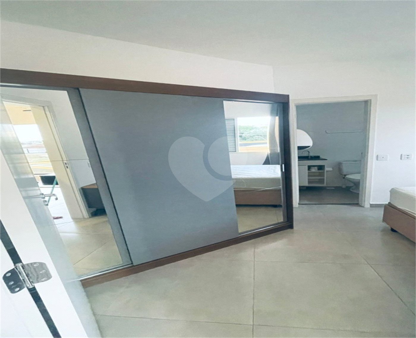 Apartamento à venda com 2 quartos, sendo 1 suíte, no condomínio Parque Dos Girassois, São Carlos - SP