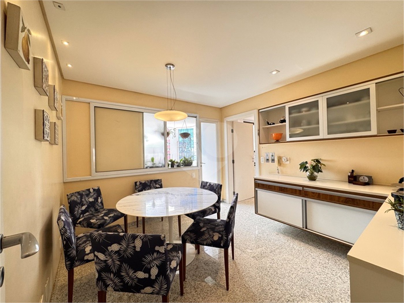 Higienópolis: Apartamento de 350 m2, 4 suítes, 5 vagas.
