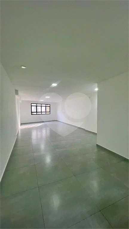 Sobrado com 3 andares, 350 m², 6 quartos, 2 suítes e 5 vagas para locação no Jardim Anália Franco!