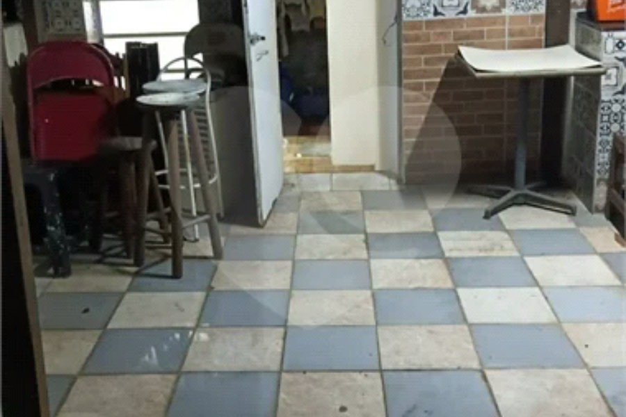 IMÓVEL COM SOBRADO + OUTRA CASA NO TERRENO, ÓTIMA PARA RENDA OU FAMÍLIA GRANDE