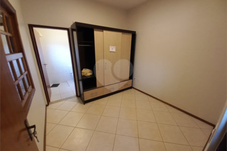 Casa Térrea no Condomínio Damha I,