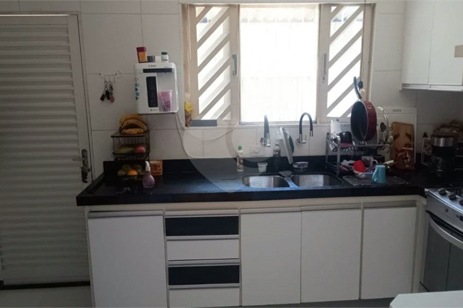 Ótimo sobrado à venda, ao lado do Roldão na Av. Cupece.