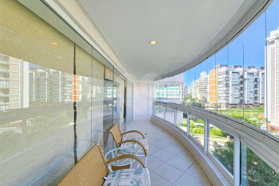 Apartamento à venda com 3 suítes em Riviera de São Lourenço, Bertioga, SP