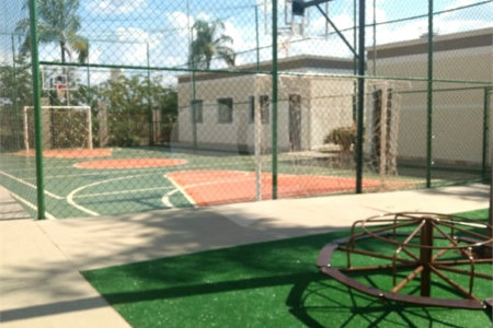 Apartamento no Condomínio Parque Alamo.