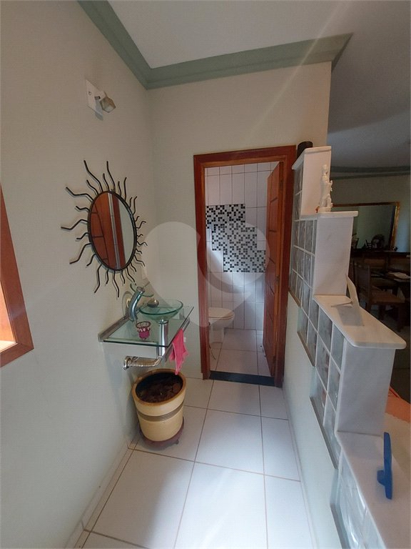 Casa térrea com piscina no Residencial Samambaia.