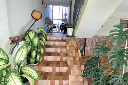 Casa no Jardim Medeiros ampla com 3 dormitórios bem distribuída