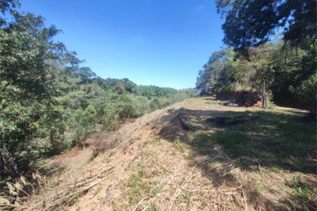 Área rural em Piracaia com 3.289 metros, ótima para chácara, as margens do rio Cachoeira