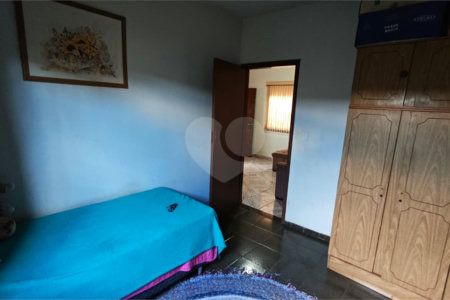 Oportunidade Única no Santa Felícia: Casa 3 dormitórios, Conforto, Espaço de Sobra e a Melhor Localização de São Carlos!