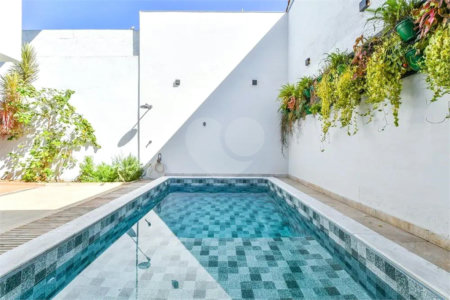 Sobrado à venda com 4 quartos, sendo 1 suíte, em Vila Cruzeiro, São Paulo, SP
