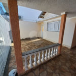 Casa térrea com 2 dormitórios.
