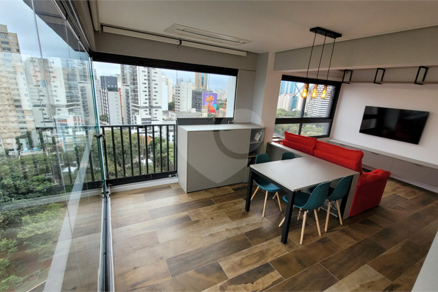 Apartamento de 2 quartos mobiliado à venda no Paraíso